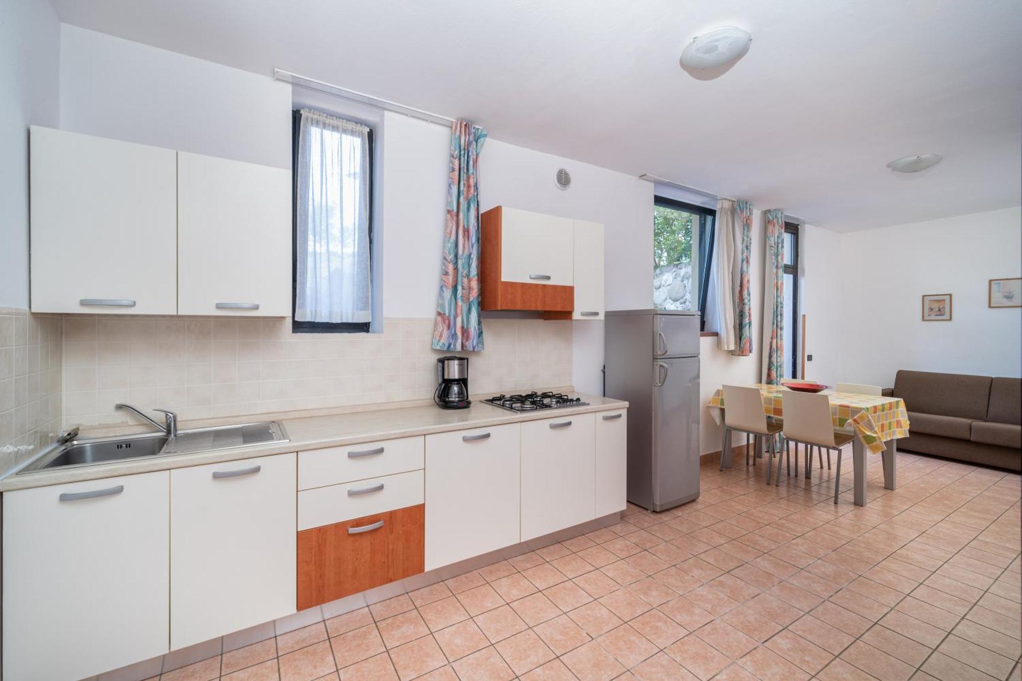 Residence Primera Moniga del Garda Habitación foto